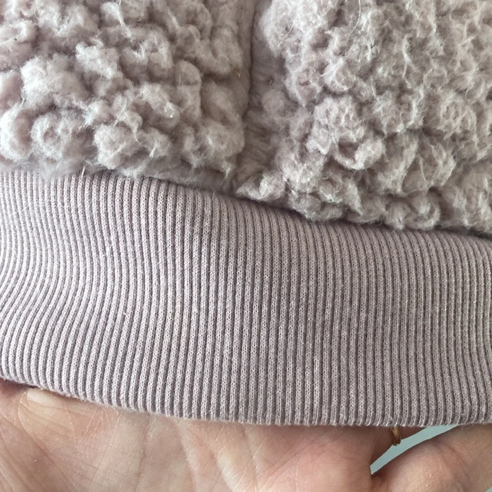 Pink fuzzy vest - Picture 4 of 5